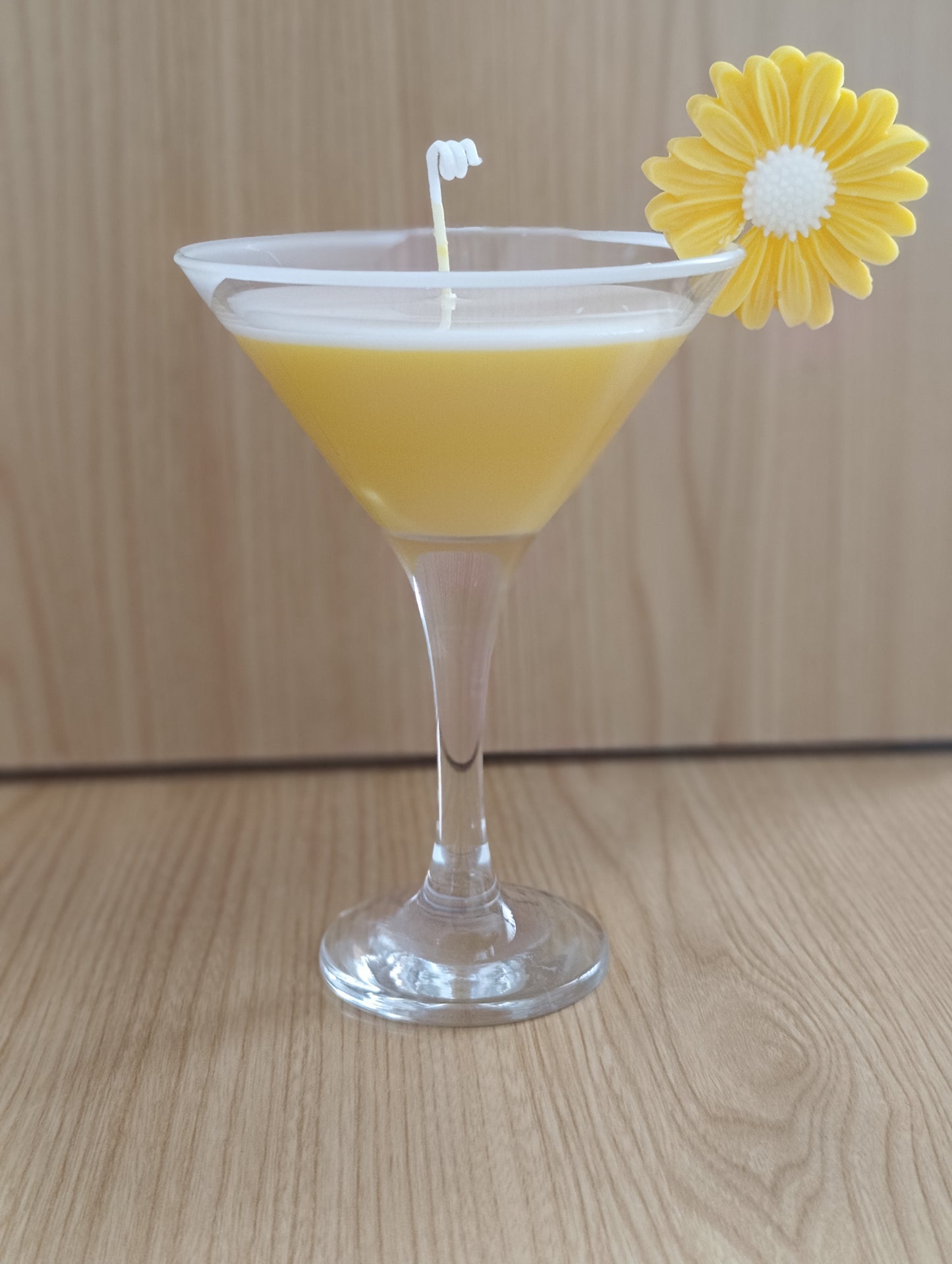 Vela artesanal con forma de cóctel Margarita – 100% cera de soja