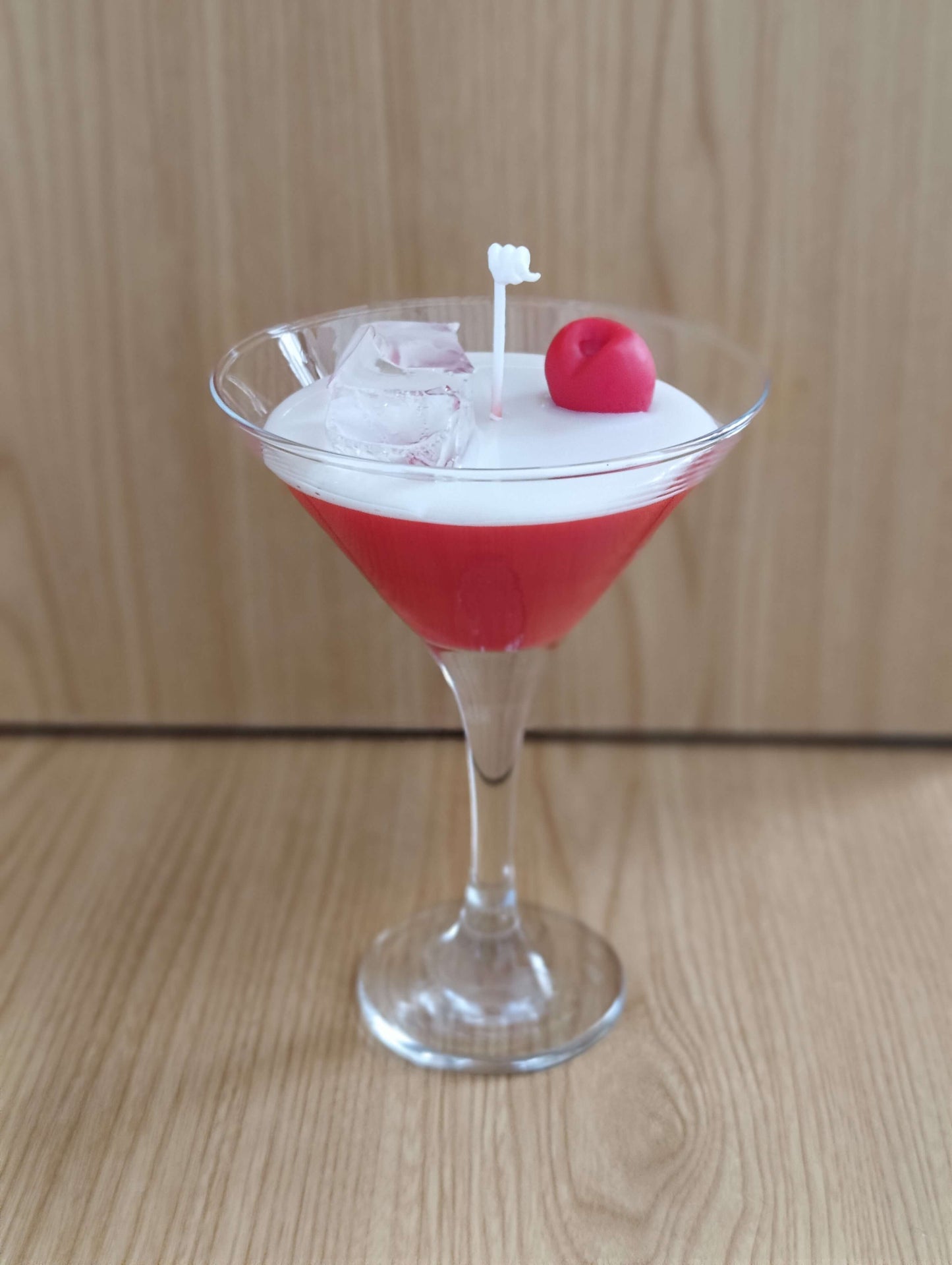 Vela artesanal con forma de cóctel con cereza y hielo de cera gel – 100% cera de soja