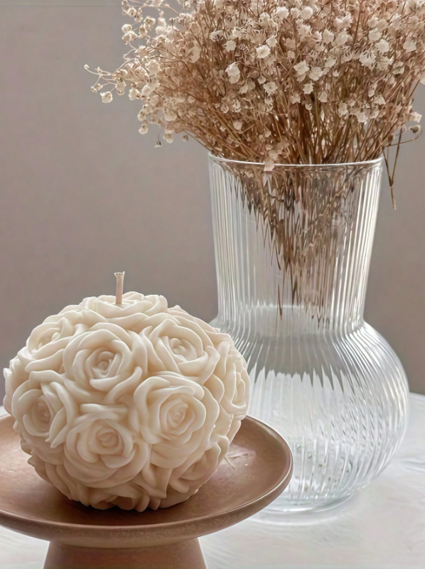 Vela en forma de esfera de rosas – 100% cera de soja, hecha a mano