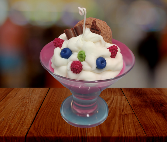 Vela en copa de helado con frutas – 100% cera de soja, hecha a mano