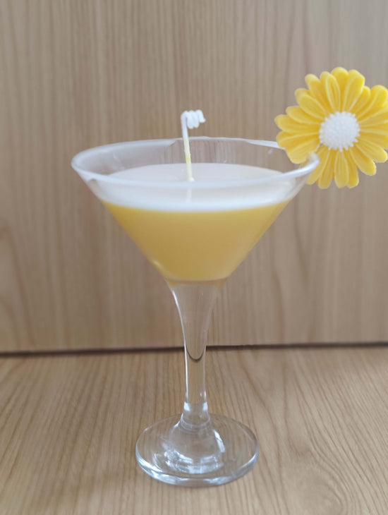 Vela artesanal con forma de cóctel Margarita – 100% cera de soja