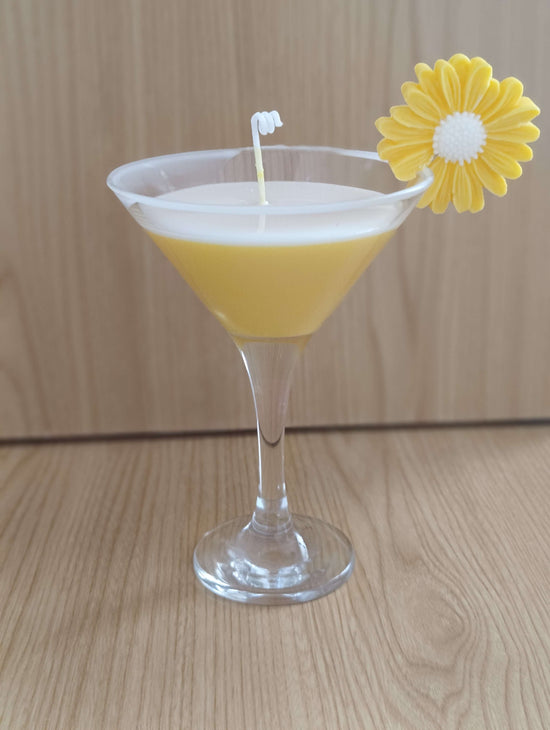 Vela artesanal con forma de cóctel Margarita – 100% cera de soja