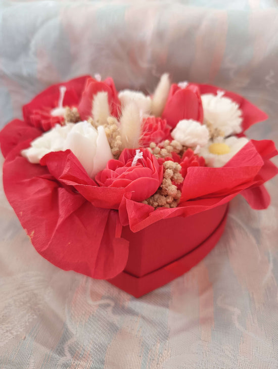 Ramo de velas artesanales en caja con forma de corazón – 100% cera de soja