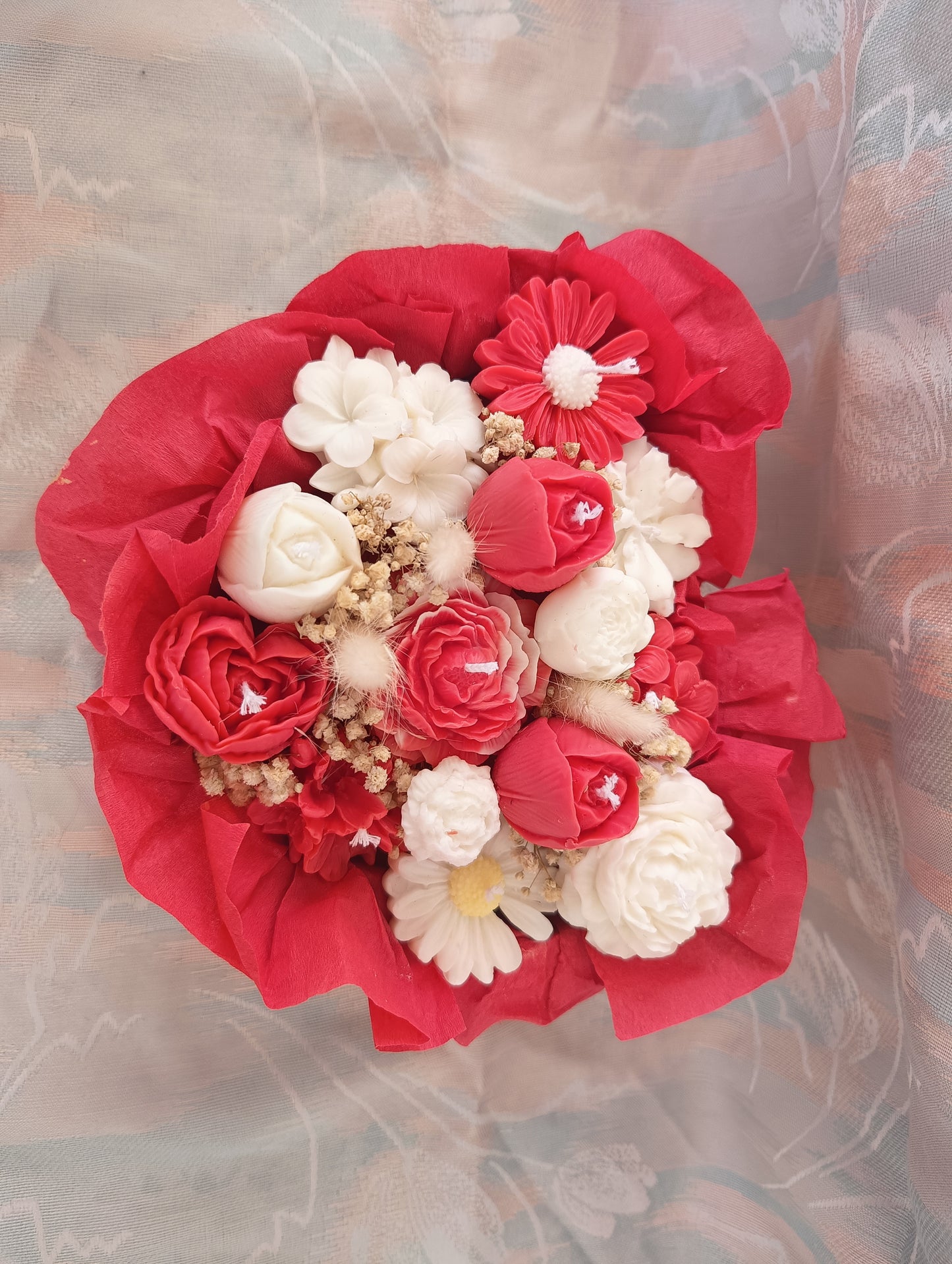 Ramo de velas artesanales en caja con forma de corazón – 100% cera de soja