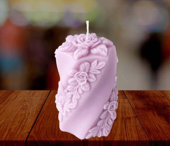 Vela en forma de columna con flores – 100% cera de soja, hecha a mano