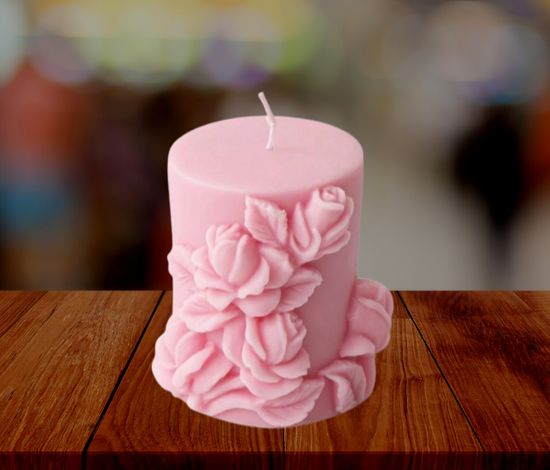 Vela cilíndrica con corona de rosas – 100% cera de soja, hecha a mano