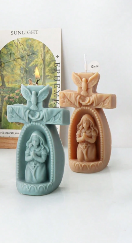 Vela de niña rezando – 100% cera de soja, hecha a mano