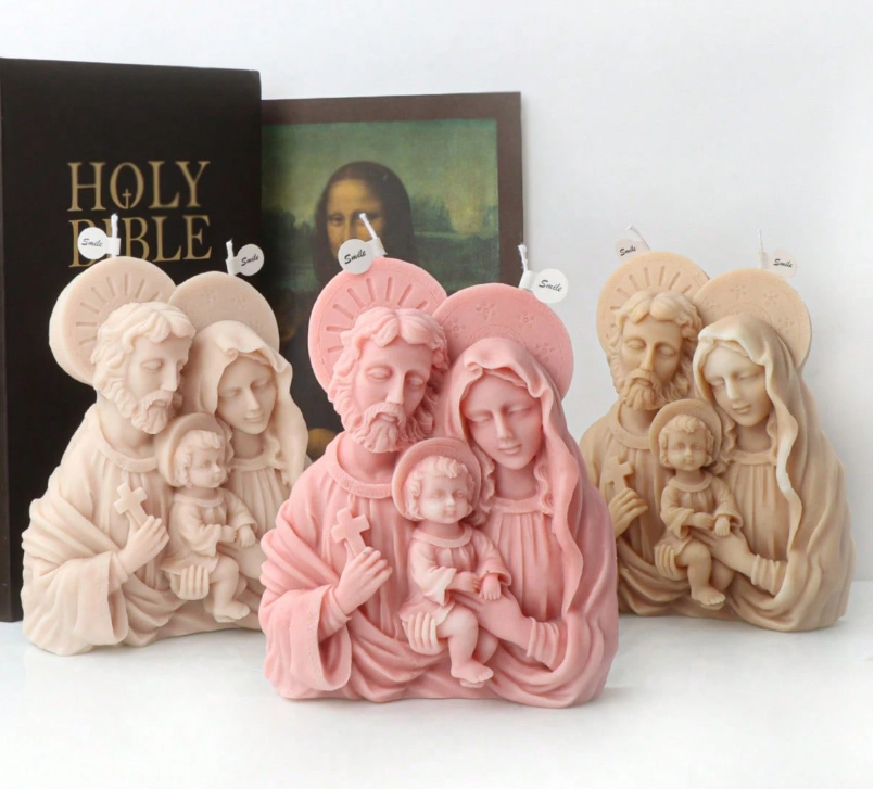Vela religiosa de familia con niño y aureolas – 100% cera de soja, hecha a mano